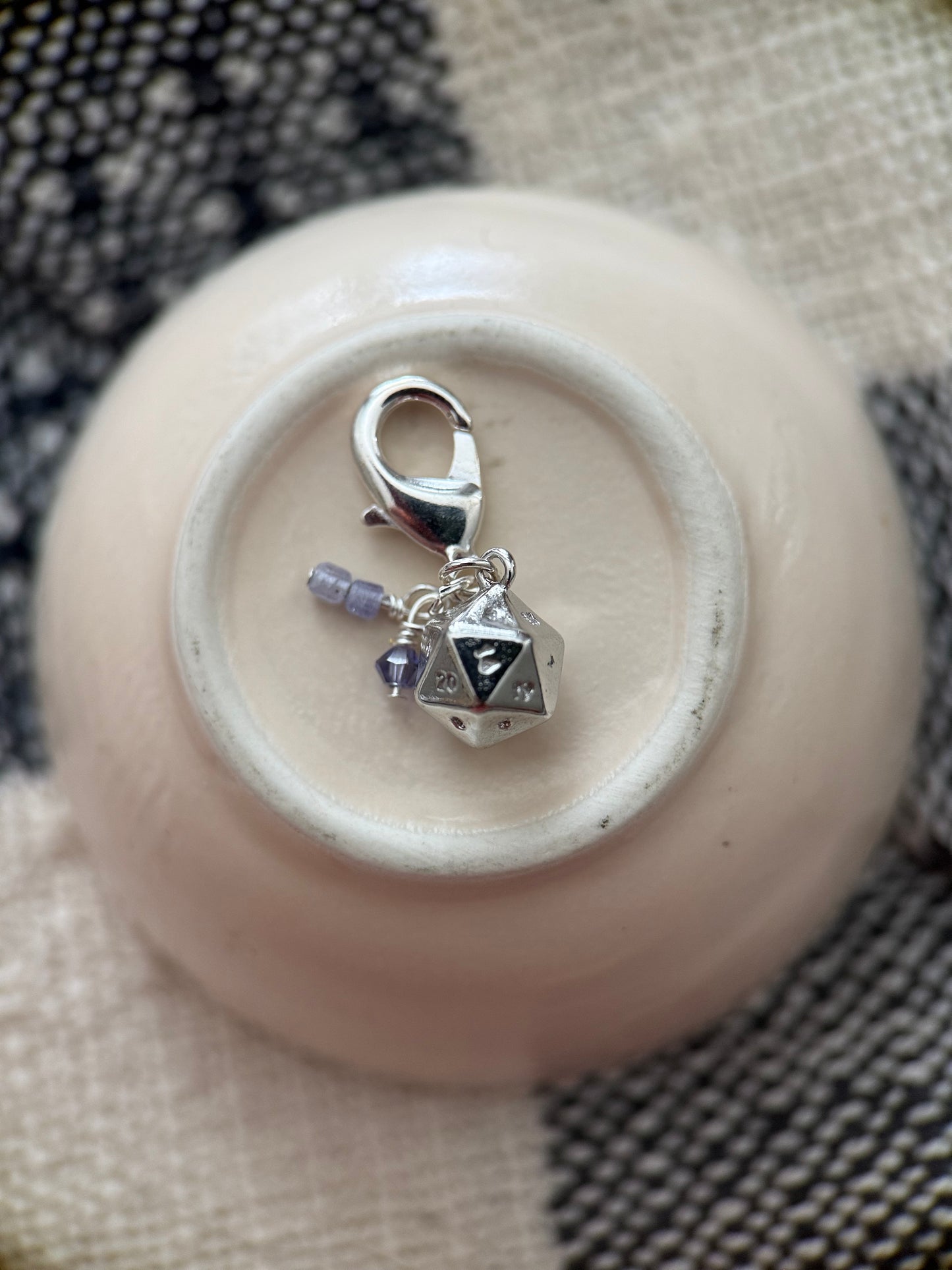 D20